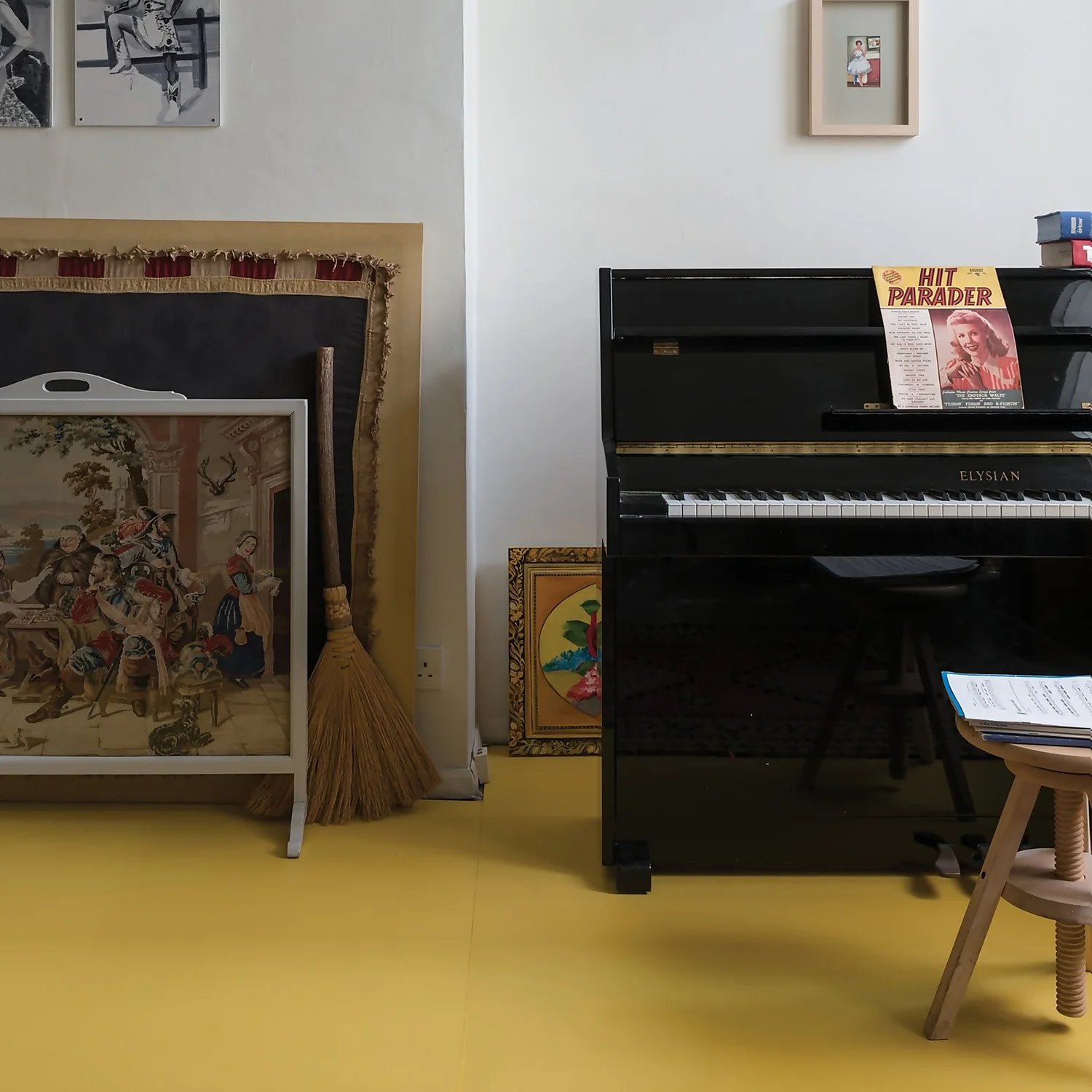 Farrow & Ball Full Gloss Babouche - 2.5L 4 Farrow & Ball Full Gloss Babouche - 2.5L - Image 2