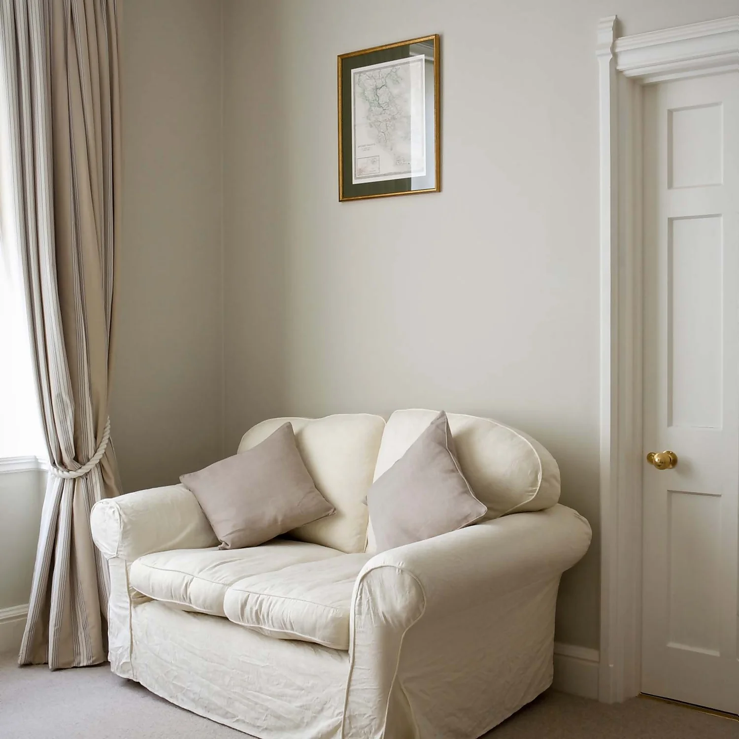 Farrow & Ball Full Gloss Old White - 750ml 6 Farrow & Ball Full Gloss Old White - 750ml - Image 4