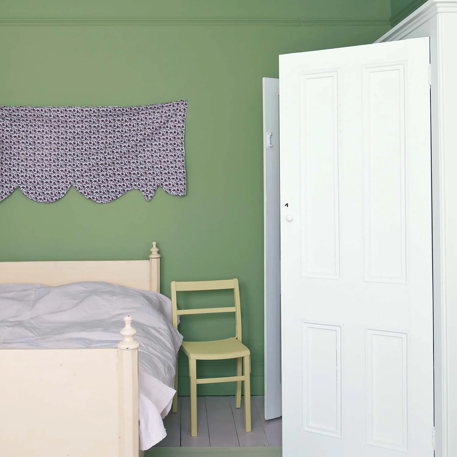 Farrow & Ball Full Gloss Paint Dimity - 2.5L 6 Farrow & Ball Full Gloss Paint Dimity - 2.5L - Image 4