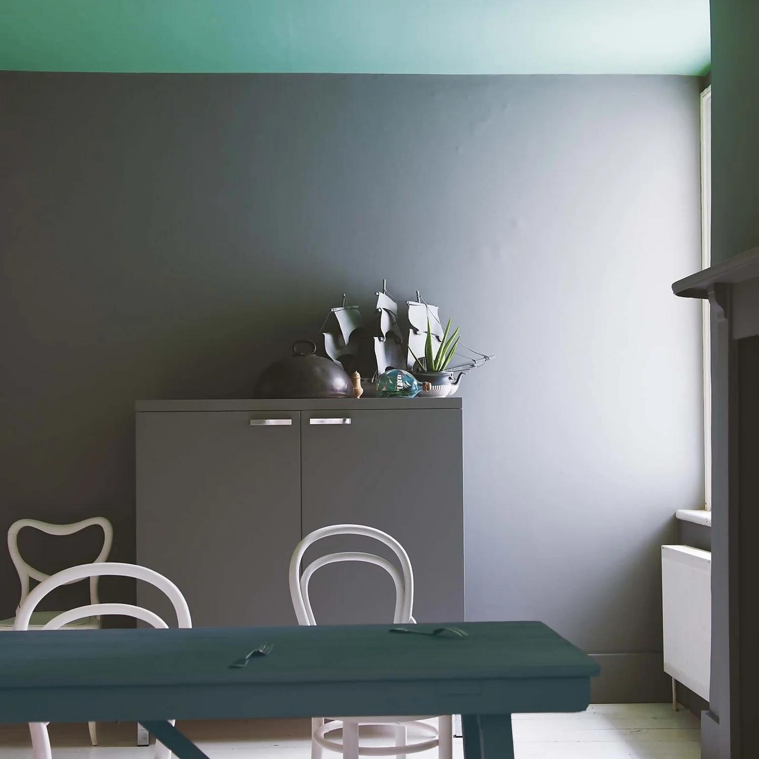 Farrow & Ball Modern Eggshell Paint Plummett - 2.5L 4 Farrow & Ball Modern Eggshell Paint Plummett - 2.5L - Image 2