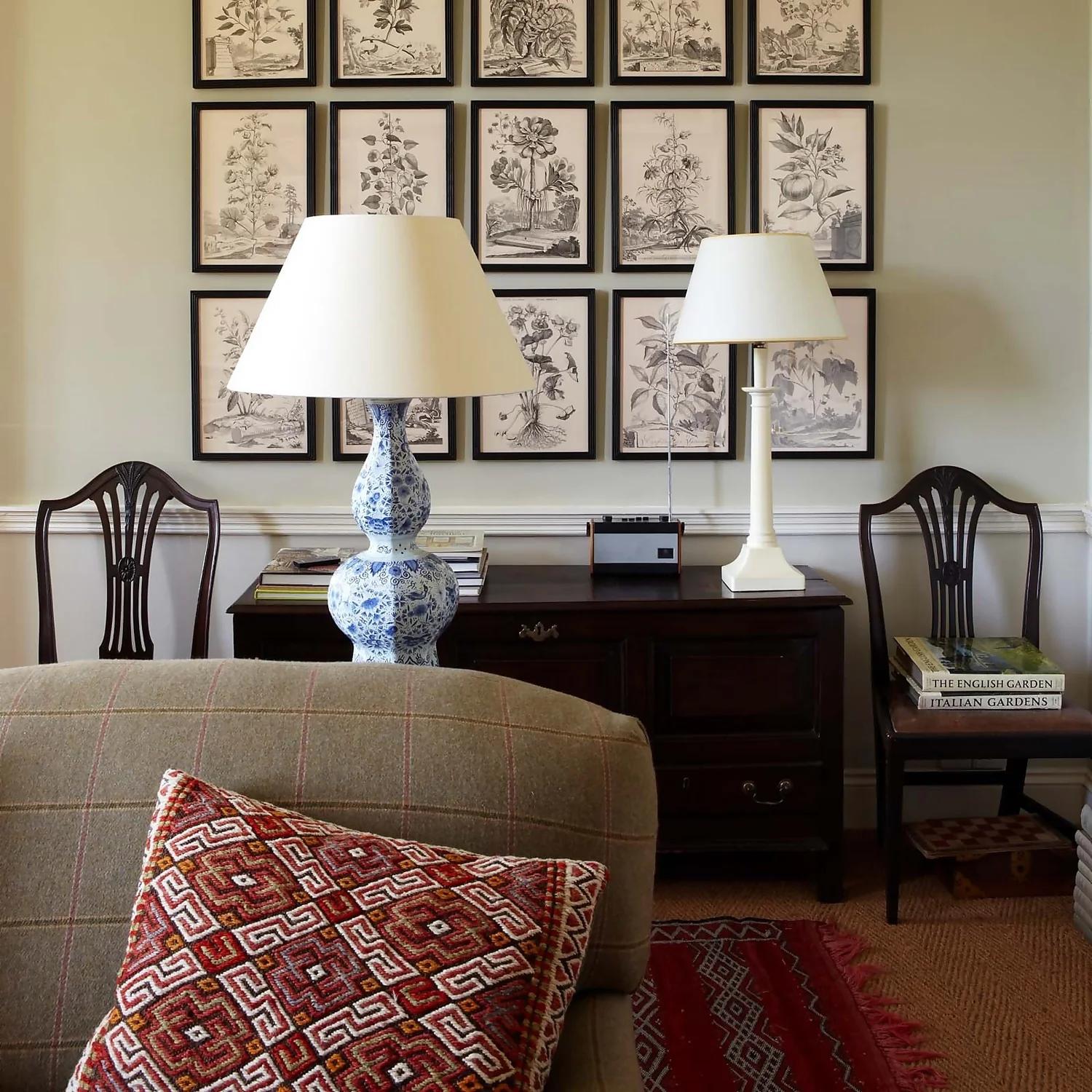 Farrow & Ball Estate Matt Emulsion Paint Bone - 2.5L 4 Farrow & Ball Estate Matt Emulsion Paint Bone - 2.5L - Image 2