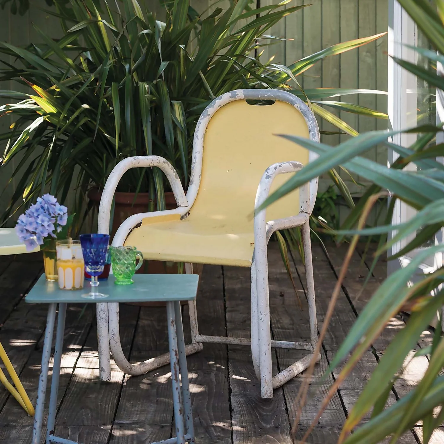 Farrow & Ball Modern Matt Emulsion Paint Dayroom Yellow - 2.5L 6 Farrow & Ball Modern Matt Emulsion Paint Dayroom Yellow - 2.5L - Image 4