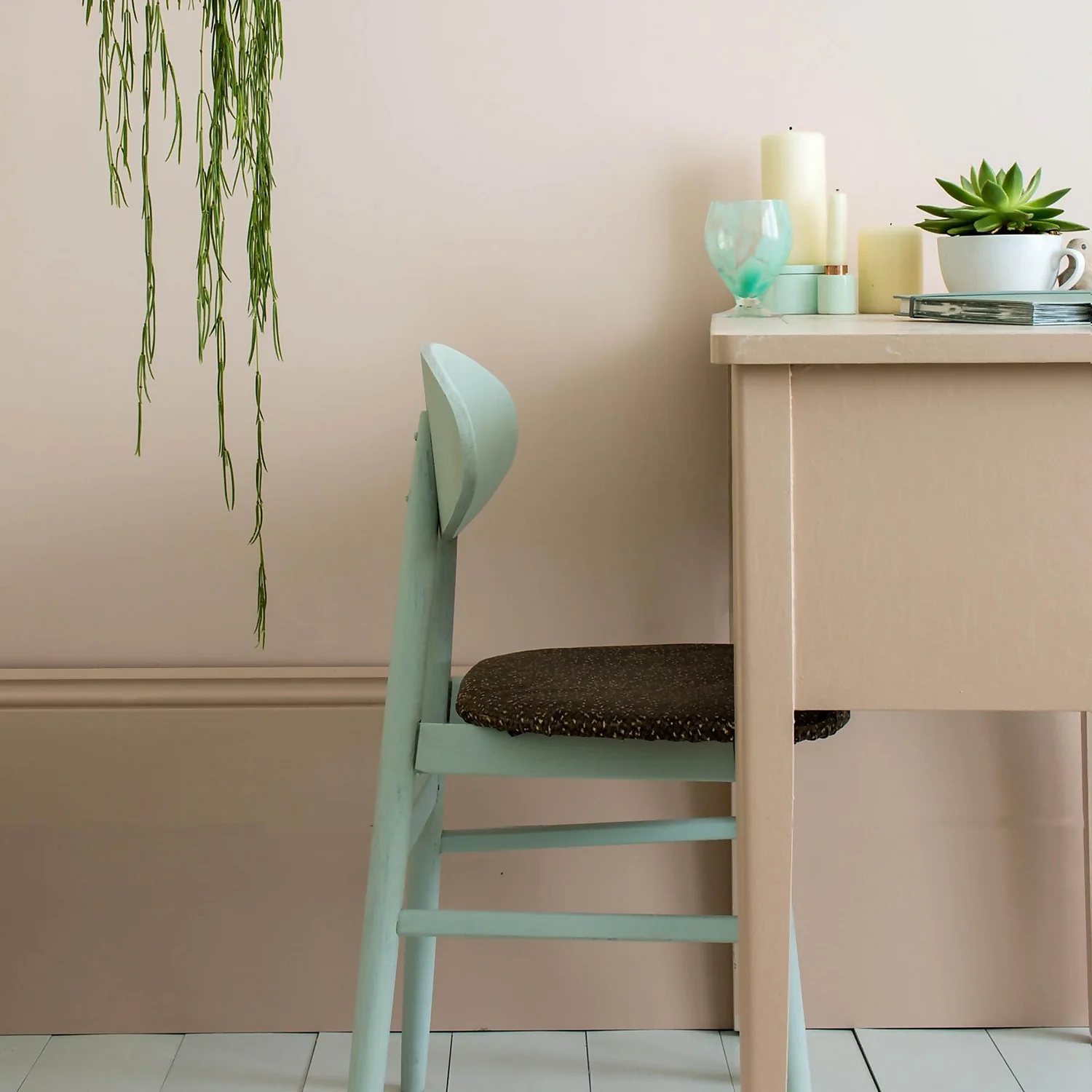 Farrow & Ball Estate Matt Emulsion Paint Pink Ground - Tester 100ml 4 Farrow & Ball Estate Matt Emulsion Paint Pink Ground - Tester 100ml - Image 2