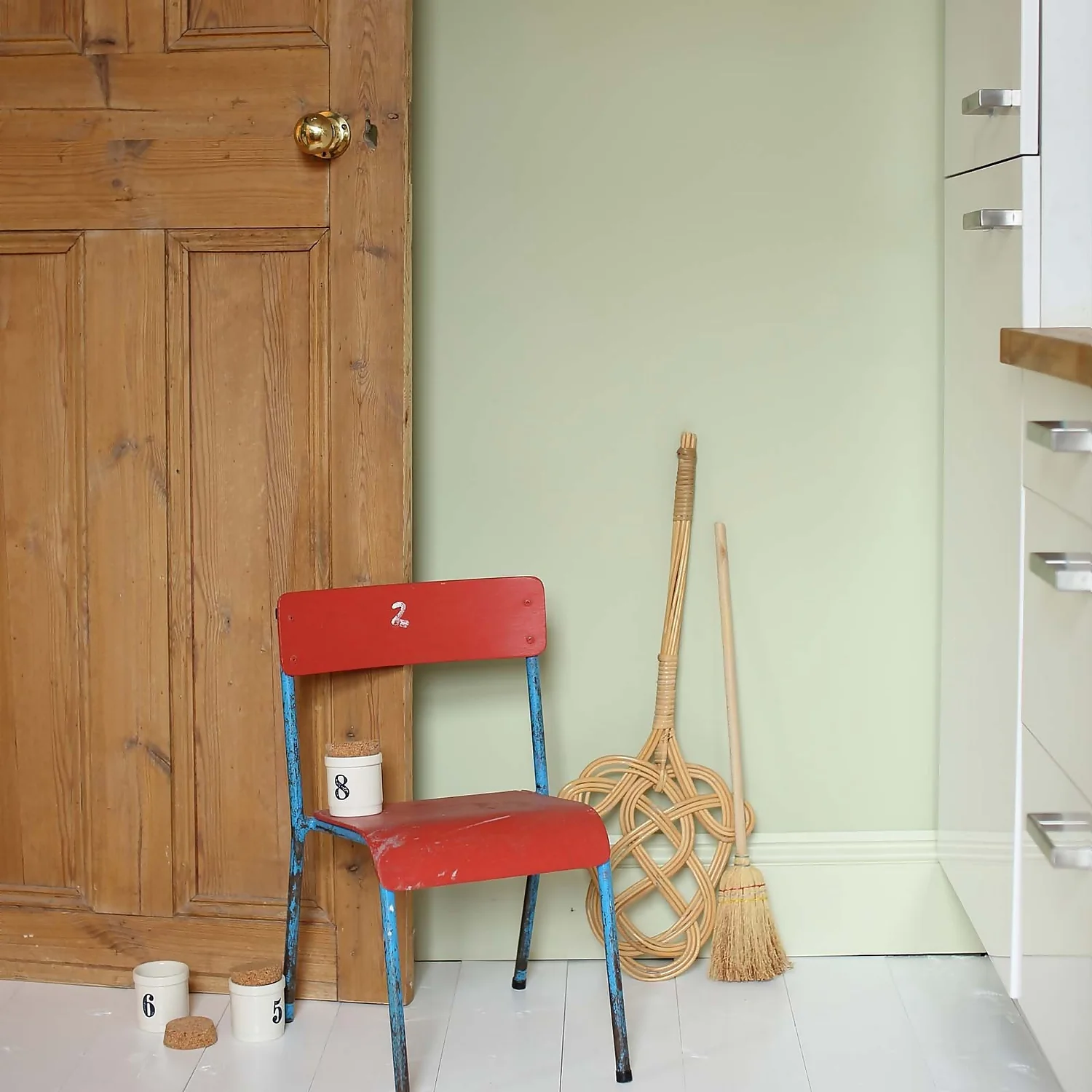 Farrow & Ball Estate Eggshell Cooking Apple Green - 750ml 4 Farrow & Ball Estate Eggshell Cooking Apple Green - 750ml - Image 2