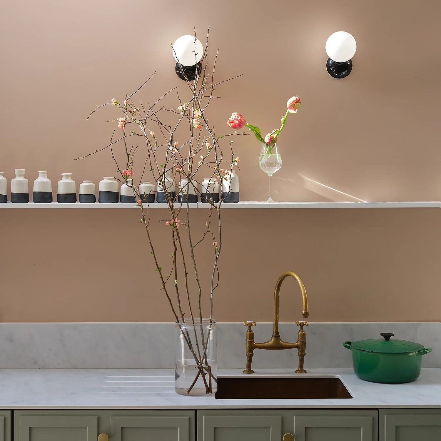 Farrow & Ball Modern Eggshell Paint No.303 Templeton Pink - 750ml 4 Farrow & Ball Modern Eggshell Paint No.303 Templeton Pink - 750ml - Image 2